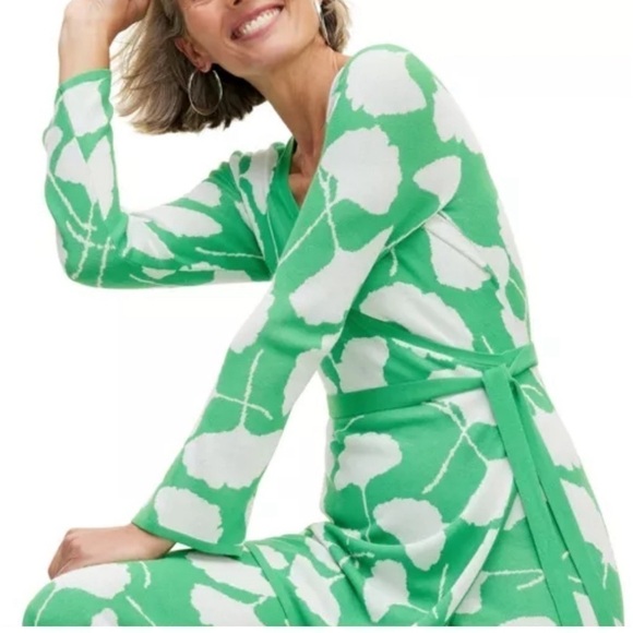 NWOT Diane Von Furstenberg X Target V-Neck Ginkgo Green Wrap Sweater - Picture 5 of 5